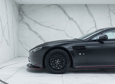Aston Martin V12 Vantage S 28