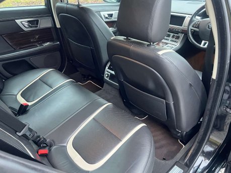 Jaguar XF 2.2d Portfolio Saloon 4dr Diesel Auto Euro 5 (s/s) (200 ps) 42