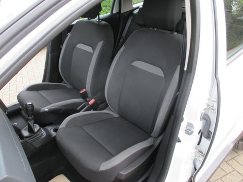 Dacia Duster 1.6 SCe Essential Euro 6 (s/s) 5dr 26
