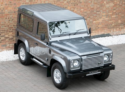 Land Rover Defender 90 TD XS Station Wagon 8