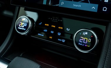 Jaguar F-Pace SVR 24