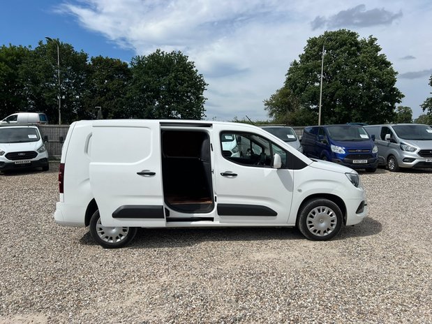 Vauxhall Combo LWB L2H1 (SOLD) Low Roof Sportive 2300 Air Con Sensors EURO 6 NO VAT 9