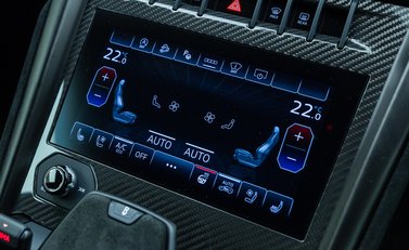 Lamborghini Urus PERFORMANTE 25