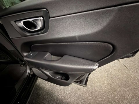 Volvo XC60 2.0 XC60 Momentum D4 AWD Auto 4WD 5dr 32