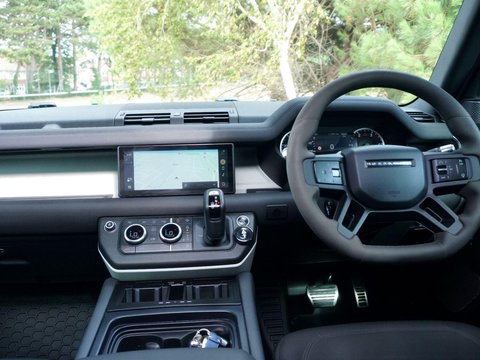 Land Rover Defender 2.0 SD4 S Auto 4WD Euro 6 (s/s) 5dr 39