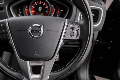Volvo V40 T2 R-DESIGN NAV PLUS 19