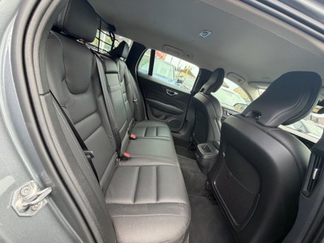 Volvo V60 B4 CROSS COUNTRY AWD MHEV 9