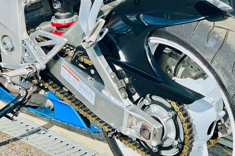 Suzuki GSX-R GSXR 1000 K1 24