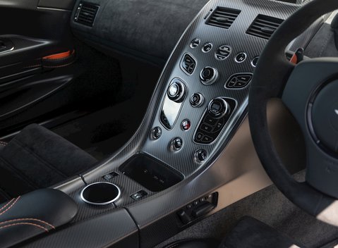 Aston Martin Vantage GT12 18