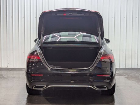 Mercedes-Benz E Class 2.0 E 300 AMG Line de Auto 4dr 43