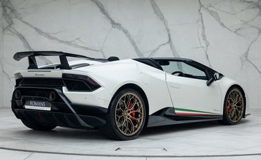 Lamborghini Huracan Spyder LP640-4 Performante 5