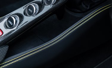 Ferrari F8 Spider 25