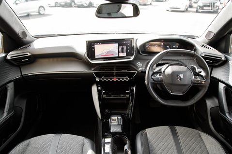 Peugeot 2008 PURETECH EAT8 S/S ALLURE 3