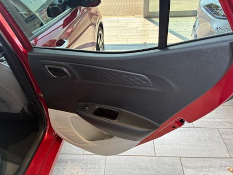 Hyundai i10 1.2 Premium Euro 6 (s/s) 5dr 12