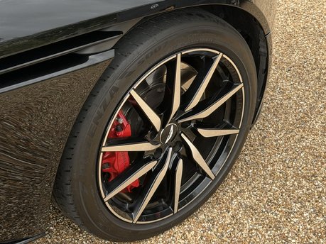 Aston Martin DB11 V8 36