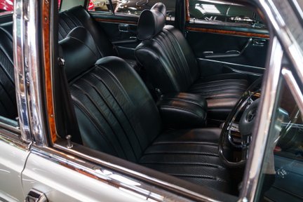 Mercedes-Benz 300 SEL 3.5 12