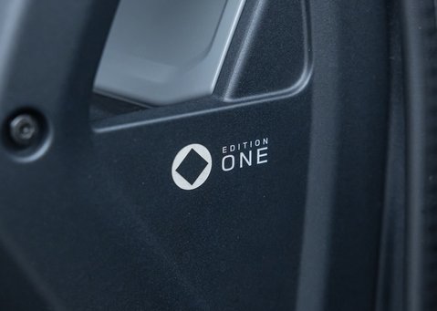 Land Rover Defender OCTA EDITION ONE 