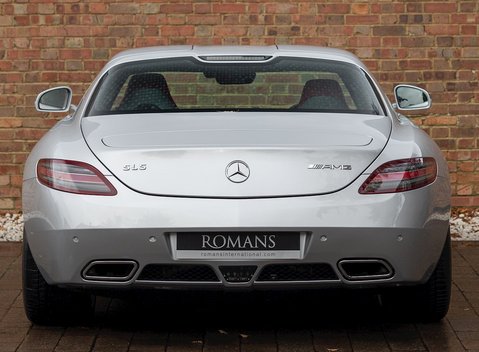 Mercedes-Benz SLS AMG 5