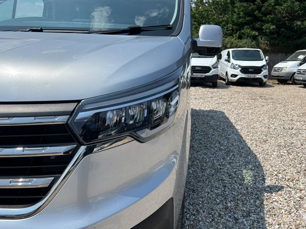 Renault Trafic Crew Cab (SOLD) SWB L1H1 Sport SL28 Air Con Alloys Sensors Tow Bar EURO 6 N 21