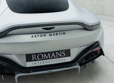 Aston Martin V8 Vantage 25