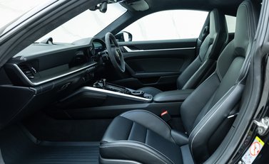 Porsche 911 Carrera 4S (992) 15