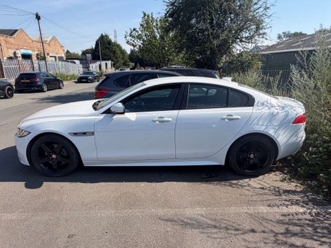Jaguar XE 2.0 XE R-Sport D Auto 4dr 3