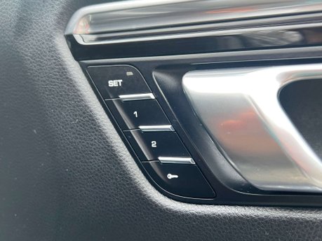 Porsche Macan 3.0 Macan S Semi-Auto 4WD 5dr 36