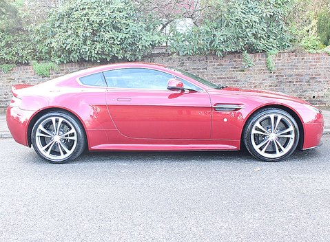 Aston Martin V12 Vantage 3