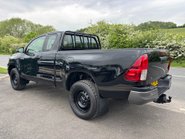 Toyota Hilux Active ECB 4WD D-4D Pickup 6