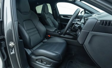 Porsche Cayenne E-HYBRID coupe 14