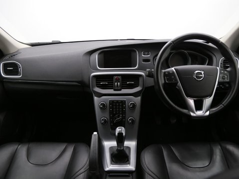 Volvo V40 2.0 T2 Inscription Euro 6 (s/s) 5dr 9