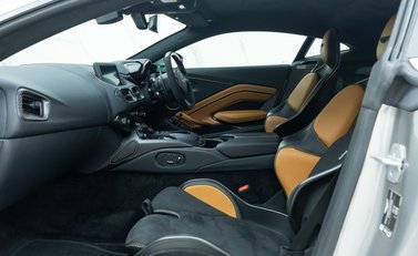 Aston Martin V12 Vantage 15