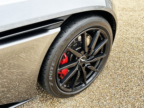 Aston Martin DB11 4.0L V8 Coupe 36