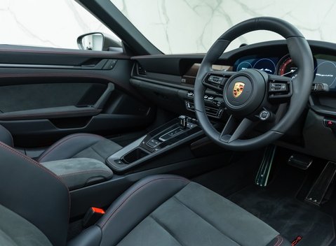 Porsche 911 Targa 4 GTS (992) 12