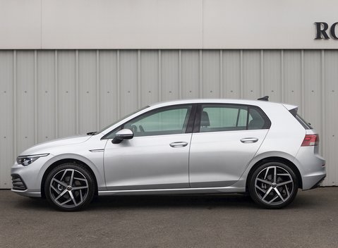 Volkswagen Golf 8 2.0 TDI Style 2