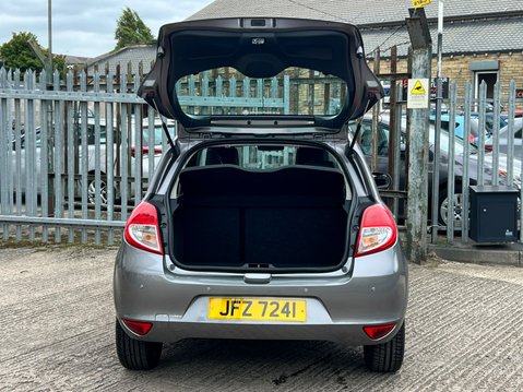 Renault Clio DYNAMIQUE TOMTOM 16V 23