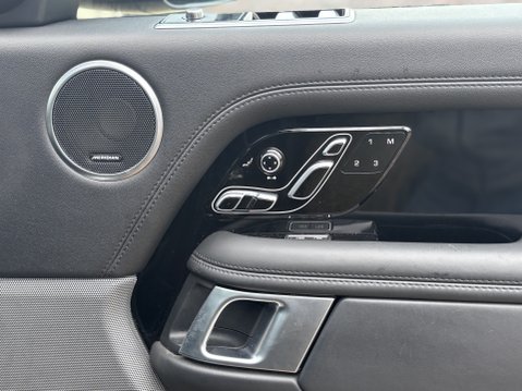 Land Rover Range Rover WESTMINSTER BLACK MHEV 13