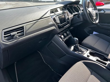 Volkswagen Touran 1.6 TDI BlueMotion Tech SE Family DSG Euro 6 (s/s) 5dr 24