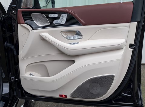 Mercedes-Benz GLS 600 First Class 25