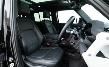Land Rover Defender SE 6