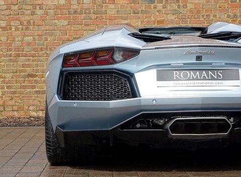 Lamborghini Aventador LP 700-4 Roadster 15