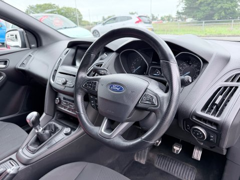 Ford Focus 1.0 ST-LINE X 10
