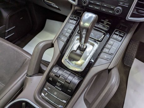 Porsche Cayenne 3.0 Cayenne D Platinum Edition V6 Tiptronic S A 4WD 5dr 82