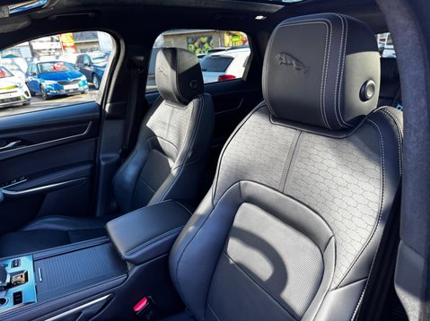 Jaguar F-Pace R-DYNAMIC HSE BLACK 55