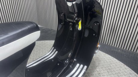 Ajs MODENA 2021 ONLY 846 MILES 1 OWNER LEARNER SCOOTER AUTO 125CC 33