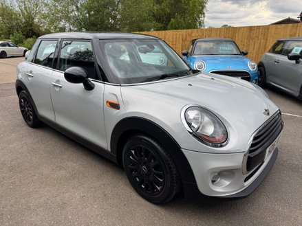 Mini Hatch COOPER