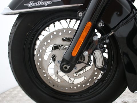 Harley-Davidson Softail Heritage SOFTAIL HERITAGE CLASSIC 114 19 FLHCS 22