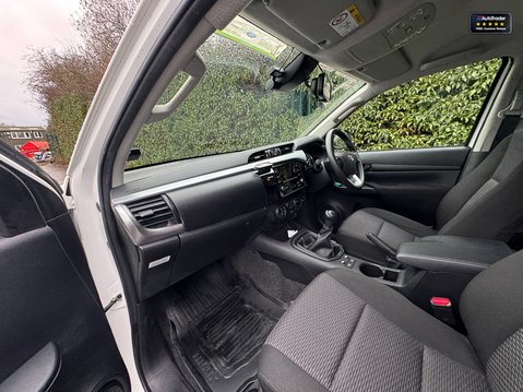 Toyota Hilux Active | 2.4 LT | AC | Sensors | Double Cab | 12