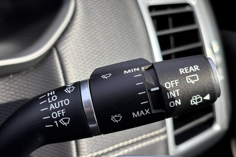 Land Rover Discovery D300 R-Dynamic HSE MHEV Panel Van 37