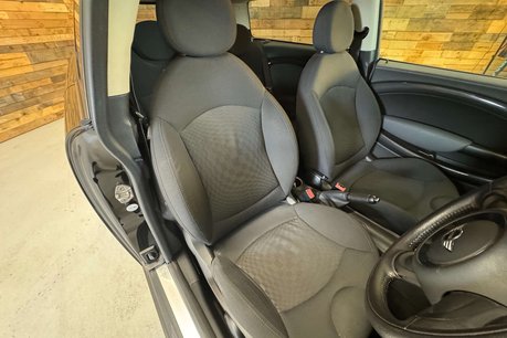 Mini Clubman 1.6 Cooper S Estate 5dr Petrol Steptronic Euro 5 (184 ps) 19